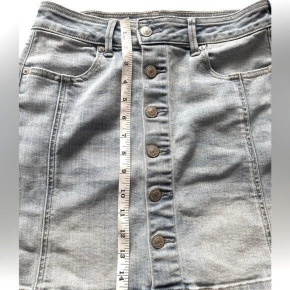 American Eagle Women’s 4 Skirt Mini Button Denim Light Blue - Picture 4 of 7